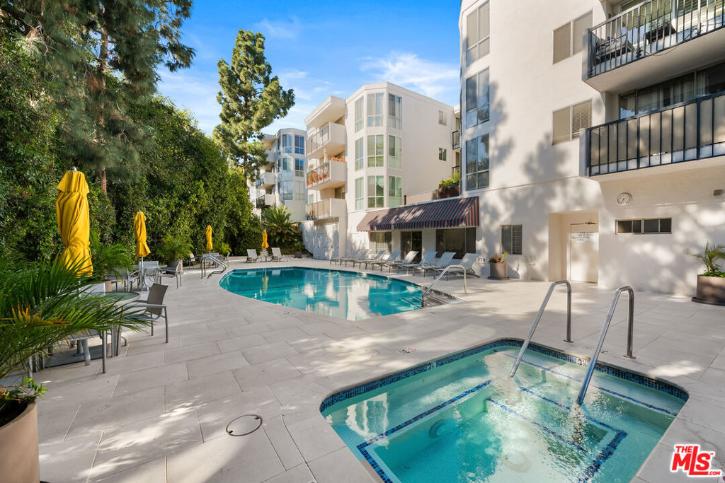 Residential Lease for rent at 8530 Holloway Drive 318, West Hollywood CA featuring 1 bed and 1 bath