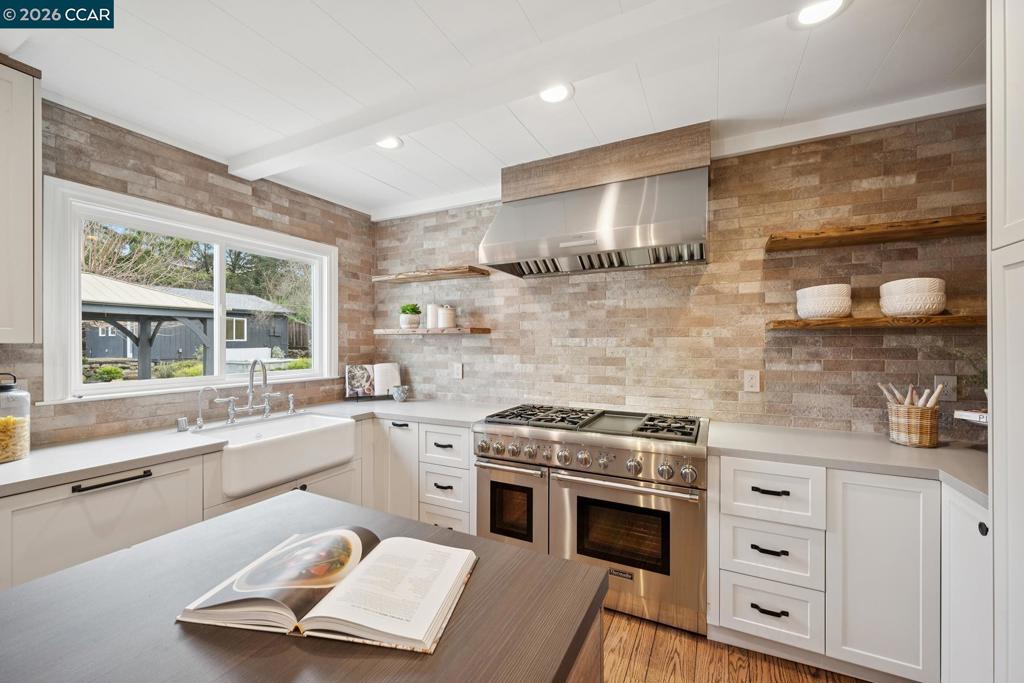 Residential for sale at 872 Solana Dr, Lafayette CA featuring 5 beds and 5 baths