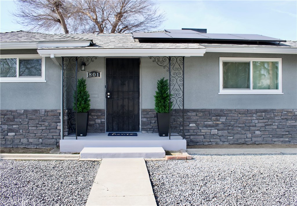 Residential for sale at 801 N Arthur Avenue, Fresno CA featuring 2 beds and 1 bath