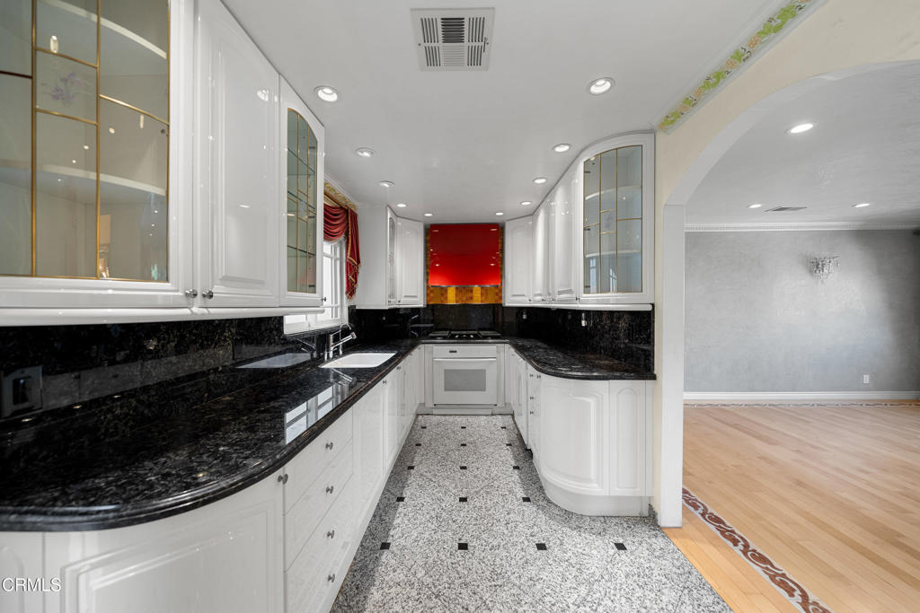 Residential for sale at 1118 Oberlin Drive, Glendale CA featuring 3 beds and 3 baths