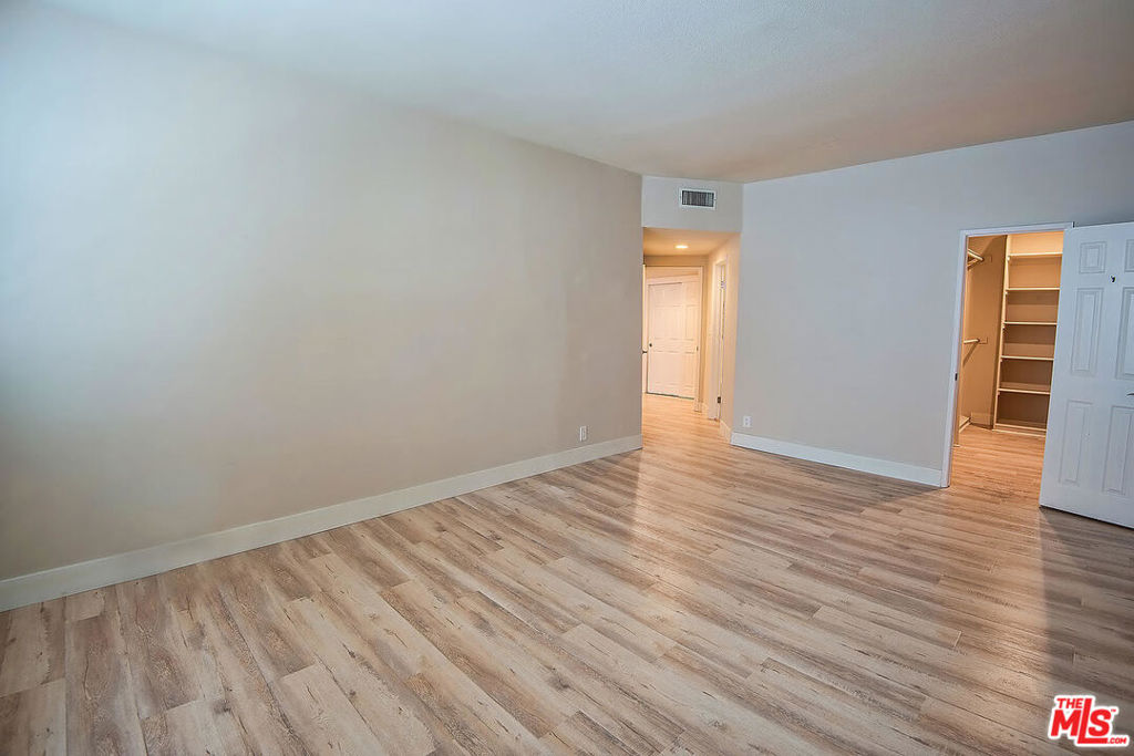 Residential Lease for rent at 458 N OAKHURST Drive 201, Beverly Hills CA featuring 2 beds and 3 baths