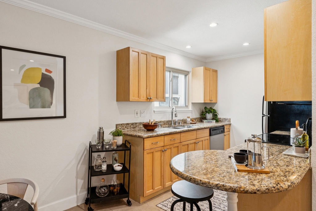 Residential for sale at 55 Fairmount Ave 215, Oakland CA featuring 2 beds and 2 baths
