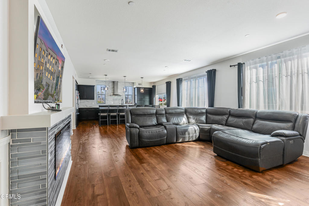 Residential for sale at 2820 Wagon Wheel Road 302, Oxnard CA featuring 3 beds and 3 baths