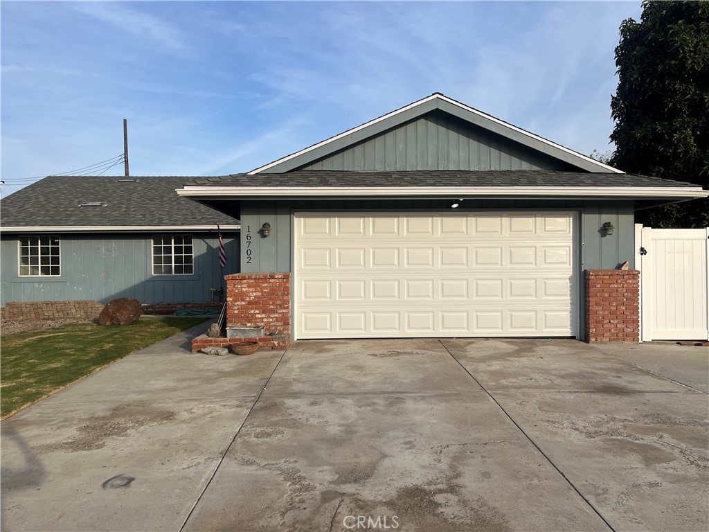 Residential Lease for rent at 16702 Dale Vista Ln, Huntington Beach CA featuring 4 beds and 2 baths