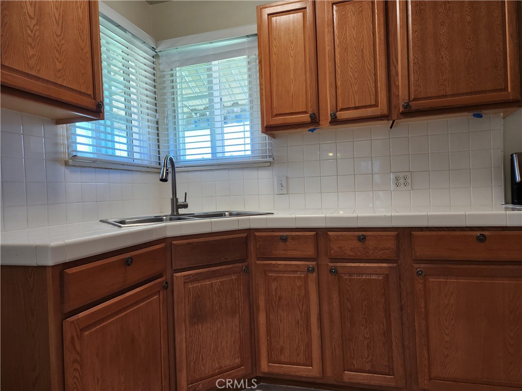 Residential Lease for rent at 3721 W Victory, Burbank CA featuring 2 beds and 1 bath