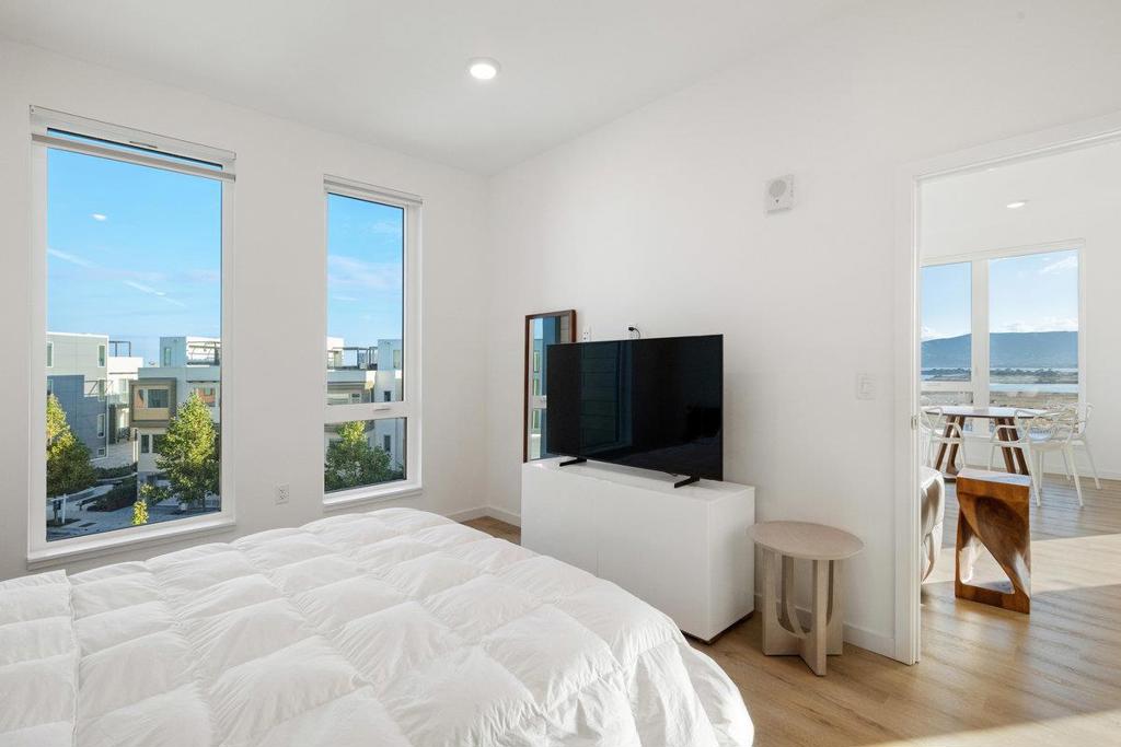 Residential Lease for rent at 52 Kirkwood Avenue 426, San Francisco, San Francisco County CA featuring 2 beds and 2 baths