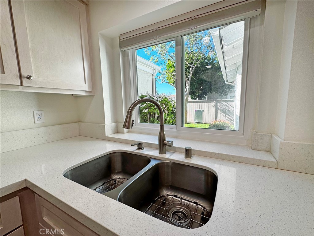 Residential Lease for rent at 29 Acorn, Irvine CA featuring 2 beds and 2 baths