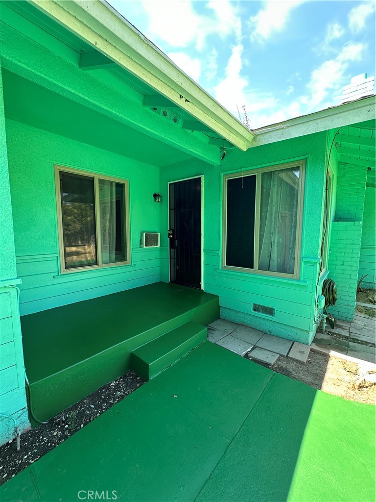 Residential for sale at 4702 N Fruit Avenue, Fresno CA featuring 2 beds and 1 bath