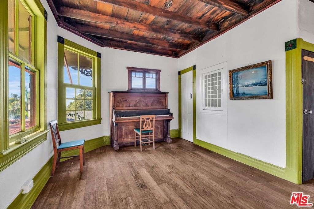 Residential for sale at 281 E AVENUE 33, Los Angeles CA featuring 3 beds and 3 baths