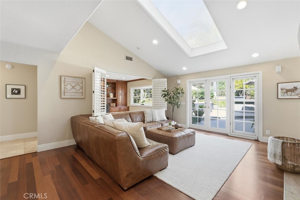 Residential for sale at 33596 Avenida Calita, San Juan Capistrano CA featuring 5 beds and 4 baths