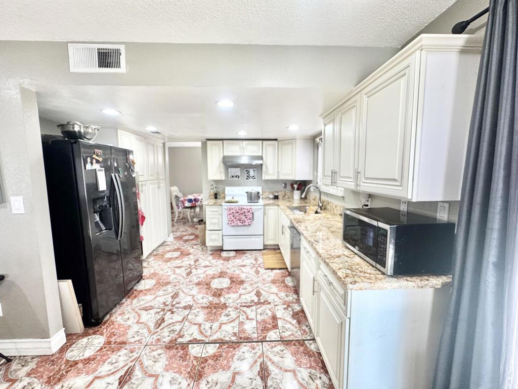 Residential for sale at 7605 Golden Rise Court, Bakersfield CA featuring 3 beds and 3 baths