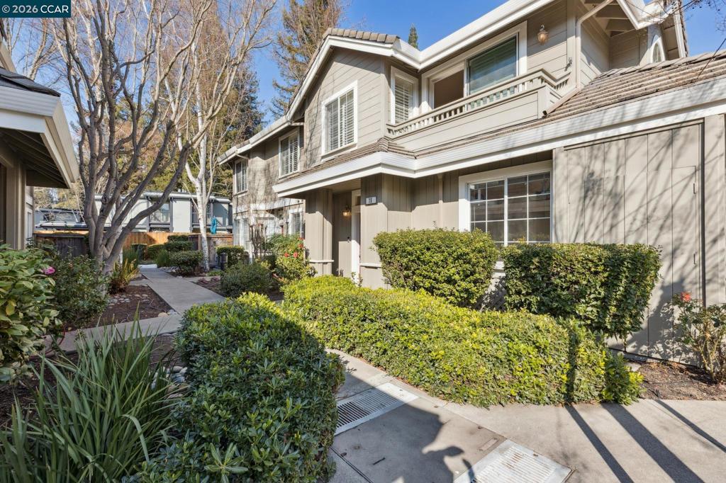 Residential for sale at 19 Danville Oak Pl, Danville CA featuring 3 beds and 2 baths