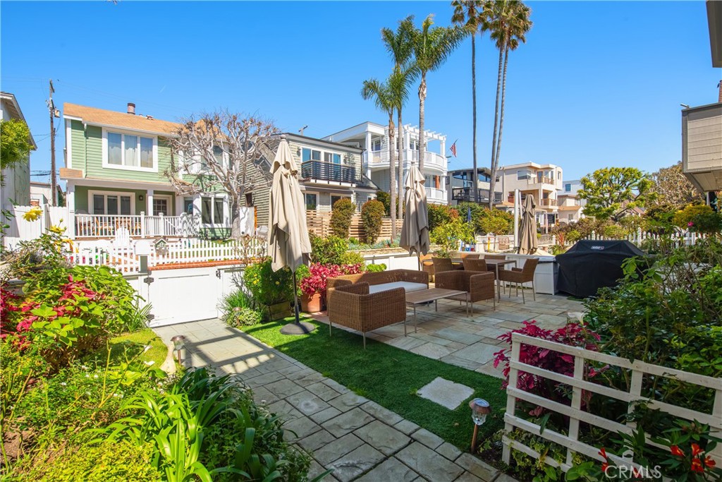 Residential Lease for rent at 336 10th Street, Manhattan Beach CA featuring 5 beds and 4 baths