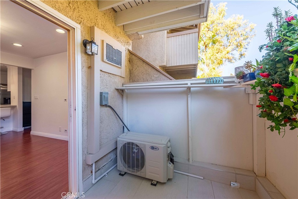 Residential Lease for rent at 28947 Thousand Oaks, Agoura Hills CA featuring 2 beds and 1 bath