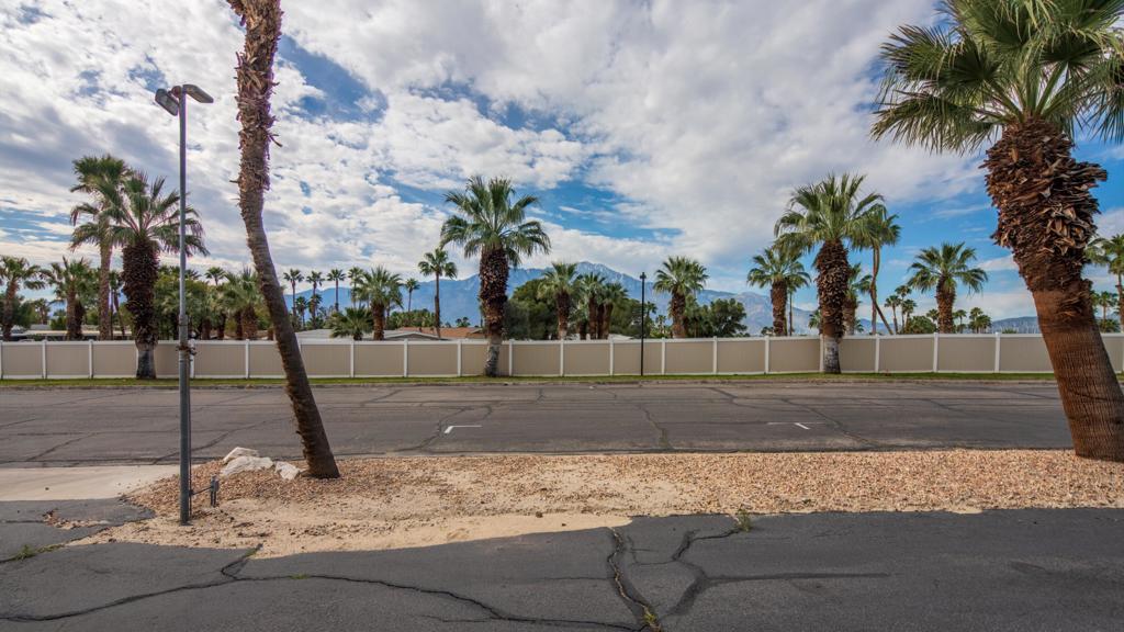 Manufactured In Park for sale at 15500 Bubbling Wells Road 275, Desert Hot Springs CA featuring 3 beds and 2 baths