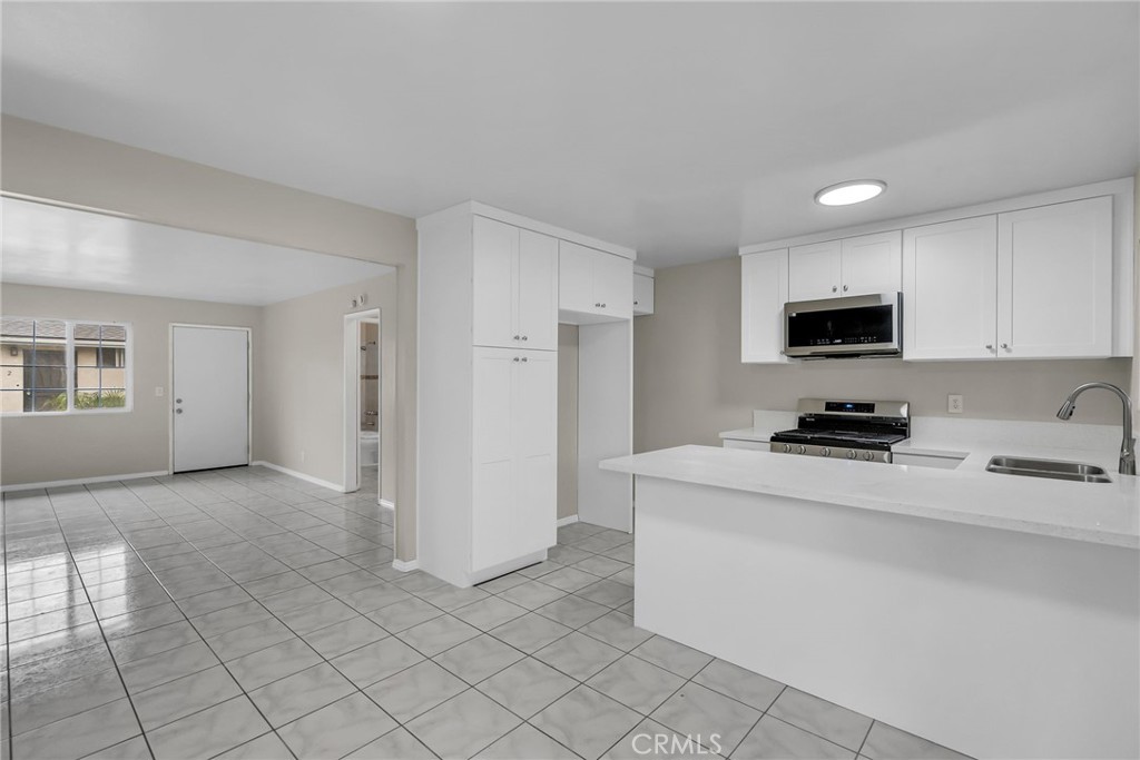 Residential Lease for rent at 1302 W Lido Place 2, Anaheim CA featuring 2 beds and 1 bath