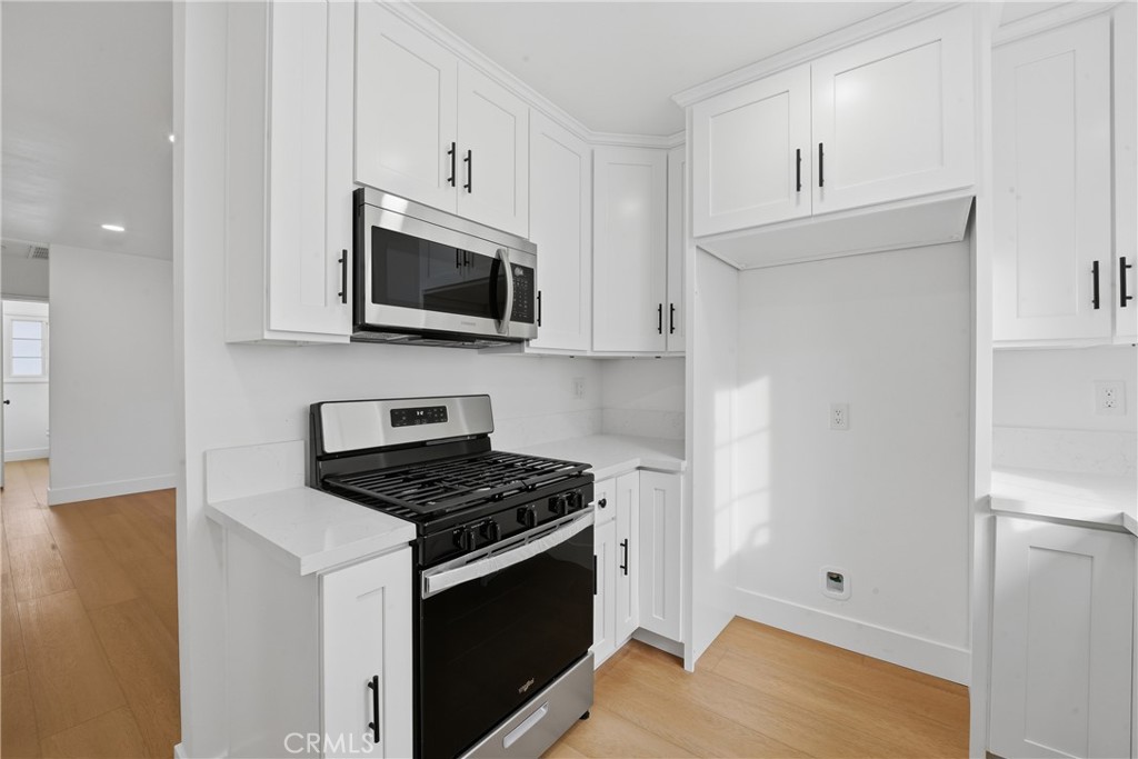 Residential for sale at 2917 Del Amo Blvd, Lakewood CA featuring 3 beds and 1 bath