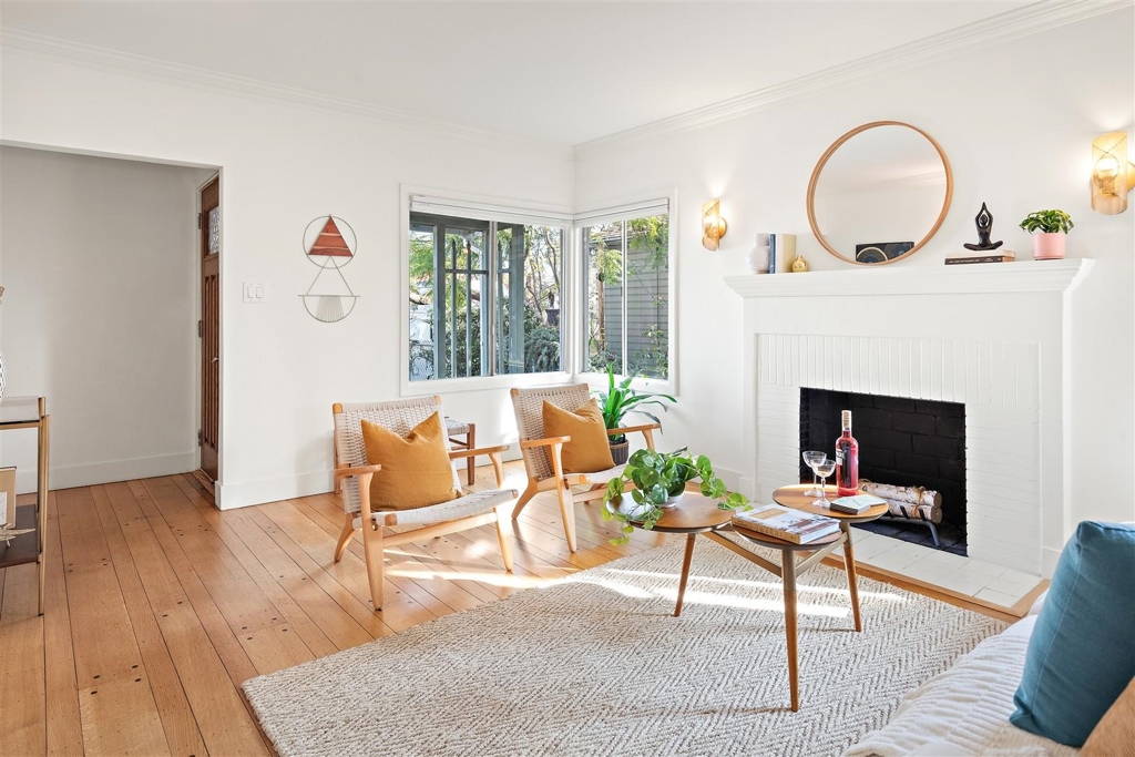 Residential for sale at 10315 Dante Ave, Oakland CA featuring 3 beds and 1 bath