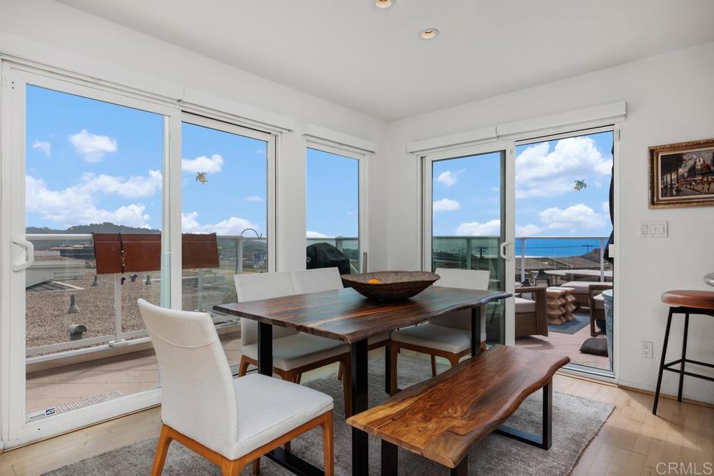 Residential Lease for rent at 307 Longden Lane, Solana Beach CA featuring 2 beds and 3 baths