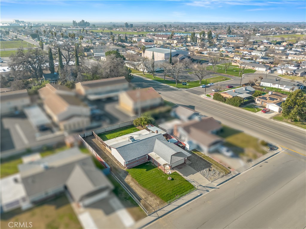 Residential for sale at 25 Linda, Lemoore CA featuring 3 beds and 2 baths