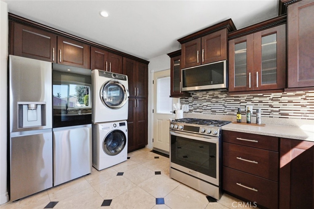 Residential for sale at 4862 Kings, San Diego CA featuring 3 beds and 1 bath