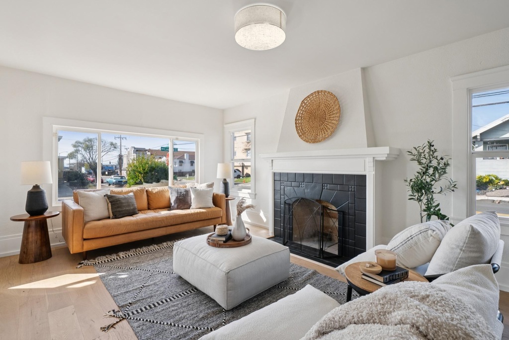 Residential for sale at 5500 Laverne Ave, Oakland CA featuring 2 beds and 1 bath