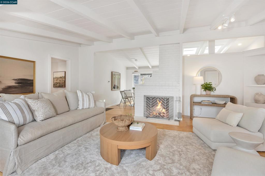 Residential for sale at 10 Vista Hermosa, Walnut Creek CA featuring 4 beds and 2 baths