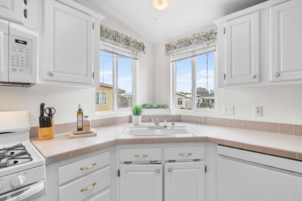 Manufactured In Park for sale at 3 Lighthouse Road, Half Moon Bay CA featuring 2 beds and 2 baths