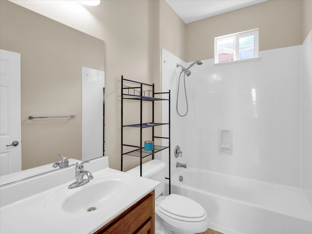 Residential Lease for rent at 4312 Middlefield Dr, Tracy, San Joaquin County CA featuring 4 beds and 4 baths