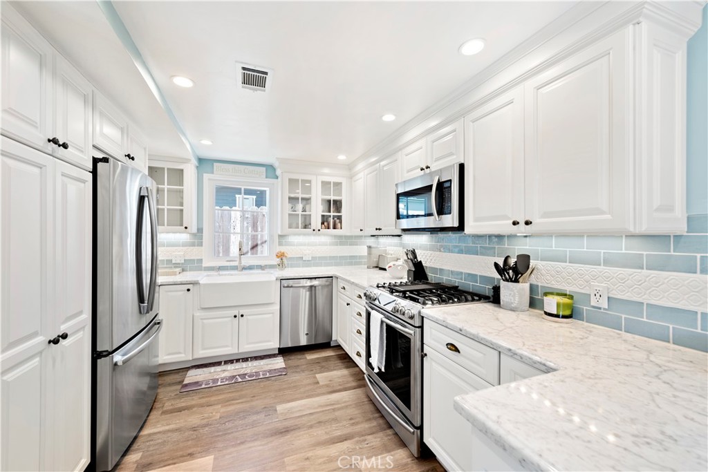 Residential Lease for rent at 480 Thalia Street, Laguna Beach CA featuring 2 beds and 2 baths