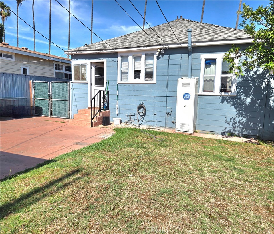 Residential for sale at 3667 Cimarron, Los Angeles CA featuring 3 beds and 1 bath