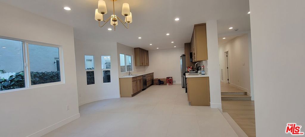 Residential Lease for rent at 1237 S Sherbourne Drive, Los Angeles, Los Angeles County CA featuring 3 beds and 3 baths