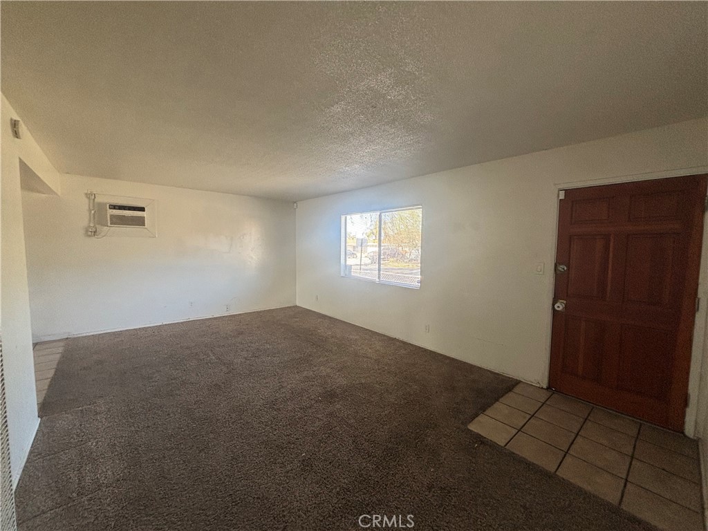 Residential Lease for rent at 701 E Oakland, Hemet CA featuring 2 beds and 1 bath