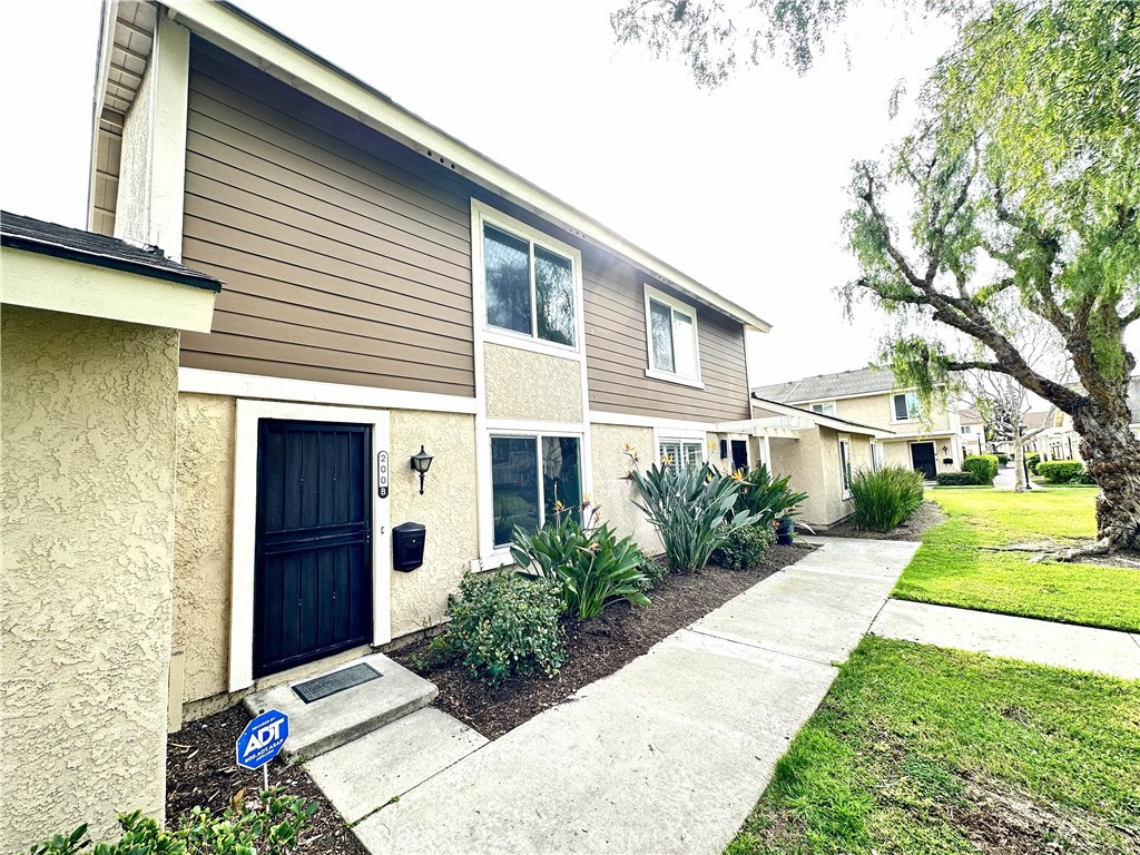 Residential for sale at 200 Carriage B, Santa Ana CA featuring 3 beds and 3 baths