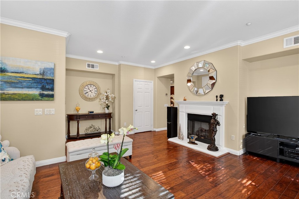 Residential Lease for rent at 43 Long Meadow, Irvine CA featuring 2 beds and 2 baths