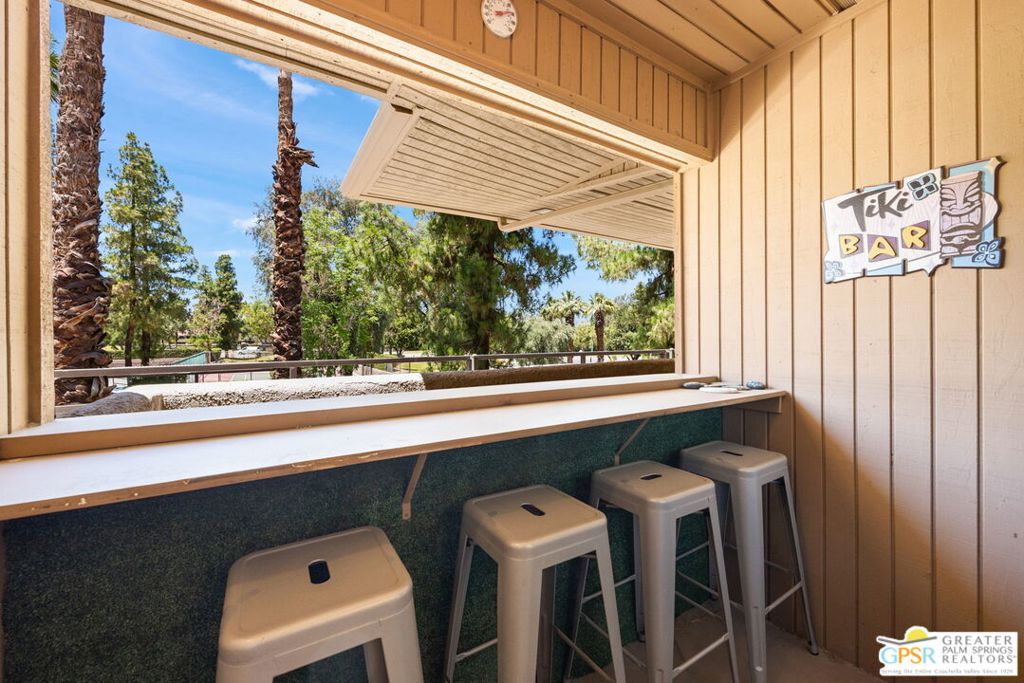 Residential Lease for rent at 575 N Villa Court 204, Palm Springs CA featuring 1 bed and 1 bath