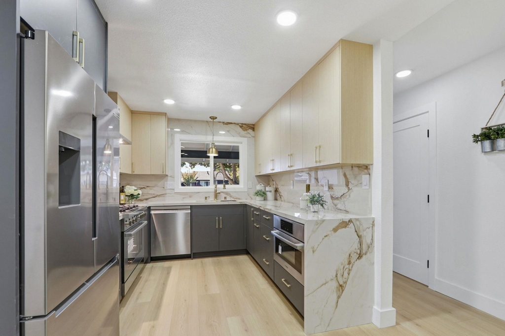 Residential for sale at 32252 Coronation dr, Union City CA featuring 5 beds and 2 baths