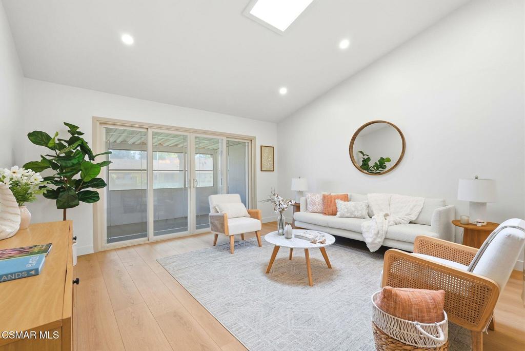 Residential Lease for rent at 5140 Village 5, Camarillo CA featuring 2 beds and 2 baths