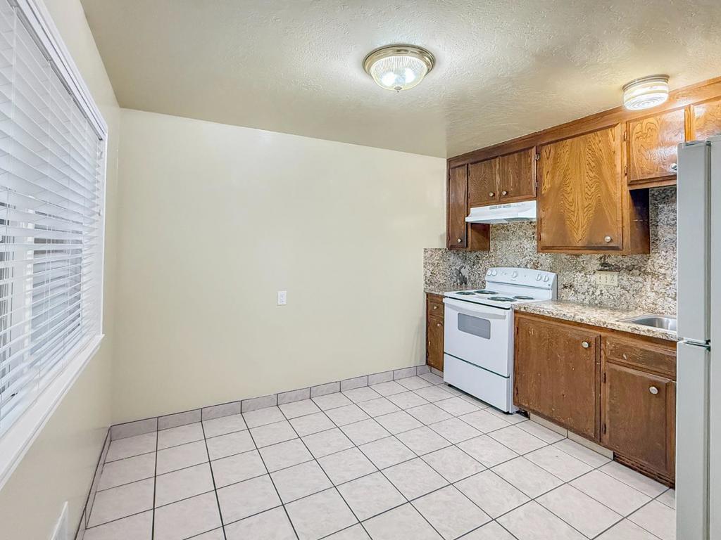 Residential Lease for rent at 1890 Scott Boulevard Unit 2, Santa Clara CA featuring 2 beds and 1 bath