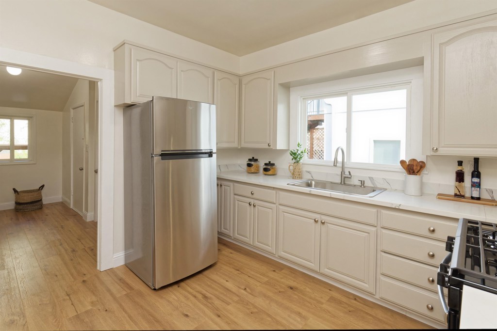 Residential for sale at 716 39Th St, Oakland CA featuring 3 beds and 2 baths