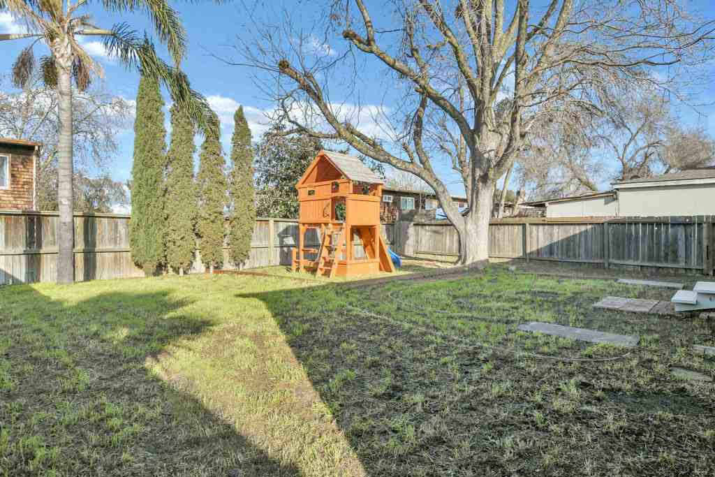 Residential for sale at 871 871 Cross St, Pittsburg CA featuring 3 beds and 1 bath