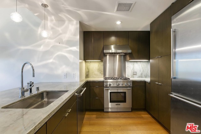 Residential Lease for rent at 1705 Ocean Avenue 206, Santa Monica CA featuring 1 bed and 2 baths