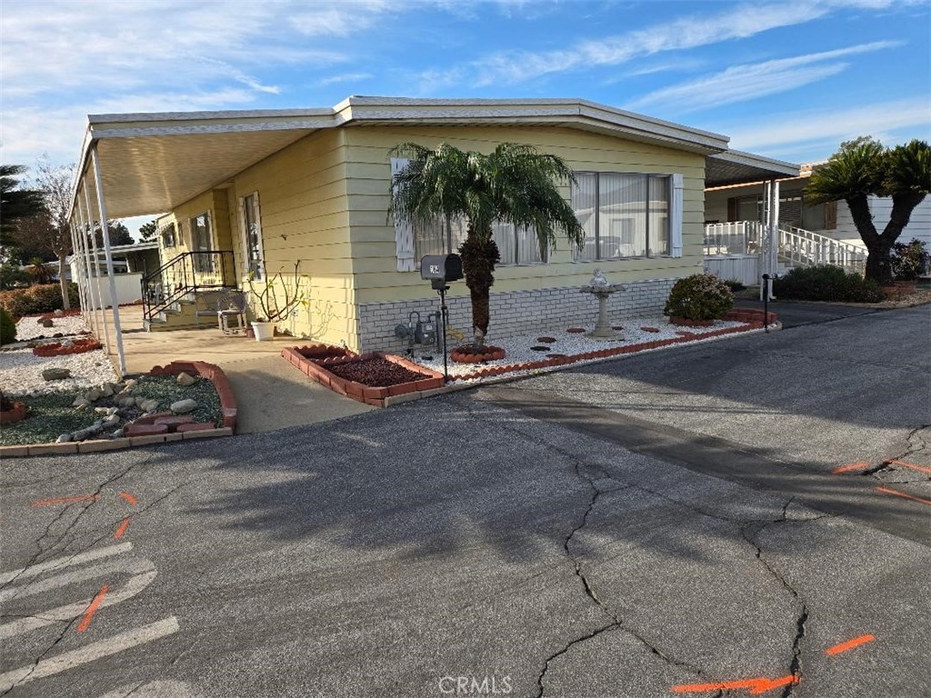 Manufactured In Park for sale at 840 E Foothill, Azusa CA featuring 2 beds and 5 baths