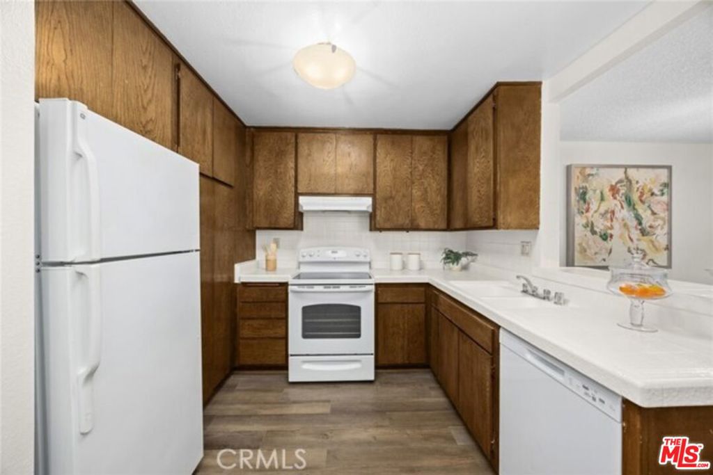 Residential Lease for rent at 360 S Euclid Avenue 219, Pasadena CA featuring 2 beds and 2 baths