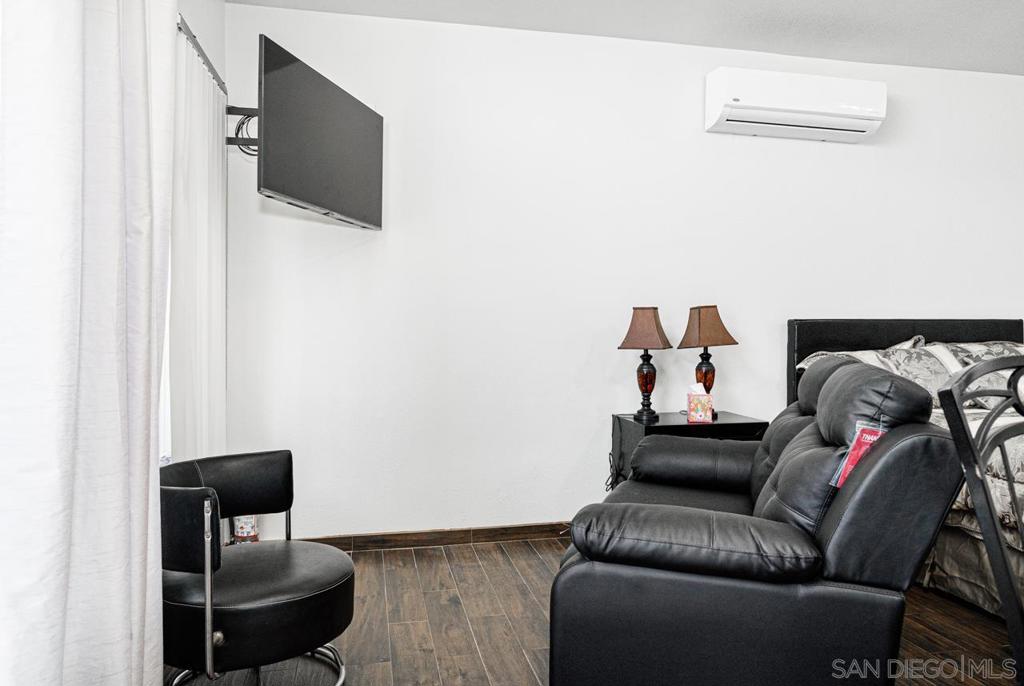 Residential Lease for rent at 262 Flowerdale Ln, San Diego CA featuring 1 bed and 1 bath