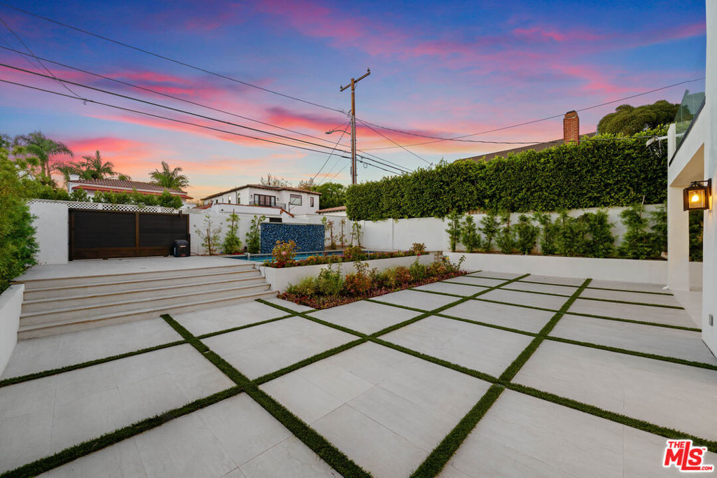 Residential Lease for rent at 213 N Palm Drive, Beverly Hills CA featuring 6 beds and 8 baths