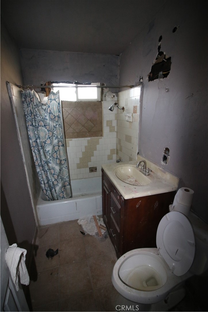 Residential for sale at 84042 Lingayan, Indio CA featuring 3 beds and 1 bath