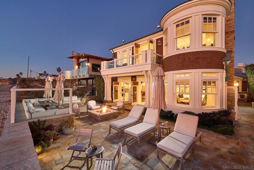 Residential Lease for rent at 2720 Ocean Front, Del Mar CA featuring 7 beds and 9 baths