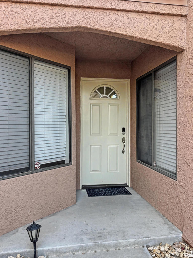 Residential Lease for rent at 76915 Turendot Street, Palm Desert CA featuring 2 beds and 3 baths
