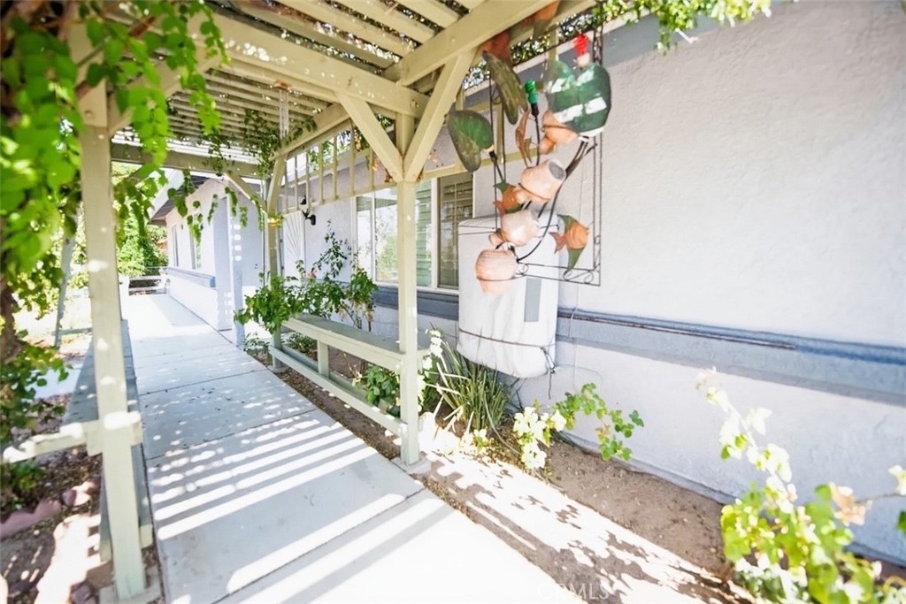 Residential Lease for rent at 21667 Laguna, Apple Valley CA featuring 3 beds and 2 baths